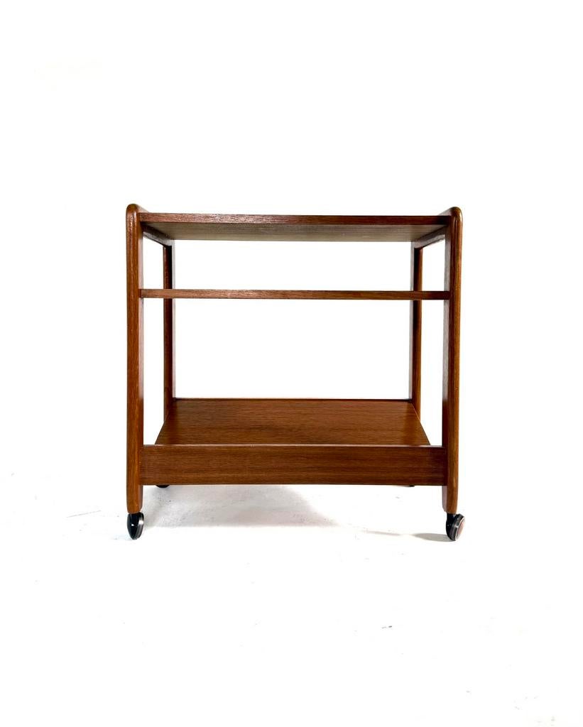 Vingage teakhouten Deense trolley ‘60, Teakhout, 50 tot 100 cm, Vintage retro buisframe design rotan webbing papercord deens, Ophalen of Verzenden