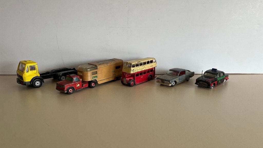 5x Oude Dinky Toys Corgi Toys Sabra Matchbox Truck Bus, Hobby en Vrije tijd, Ophalen of Verzenden, Gebruikt, Auto, Overige merken