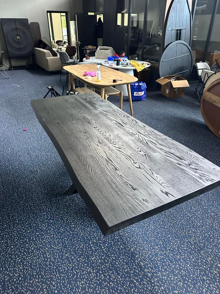 Chique zwart boomstamtafel van eikenhout NIEUW IN DOOS, 100 tot 150 cm, Industrieel, modern of landelijk interieur., Eikenhout