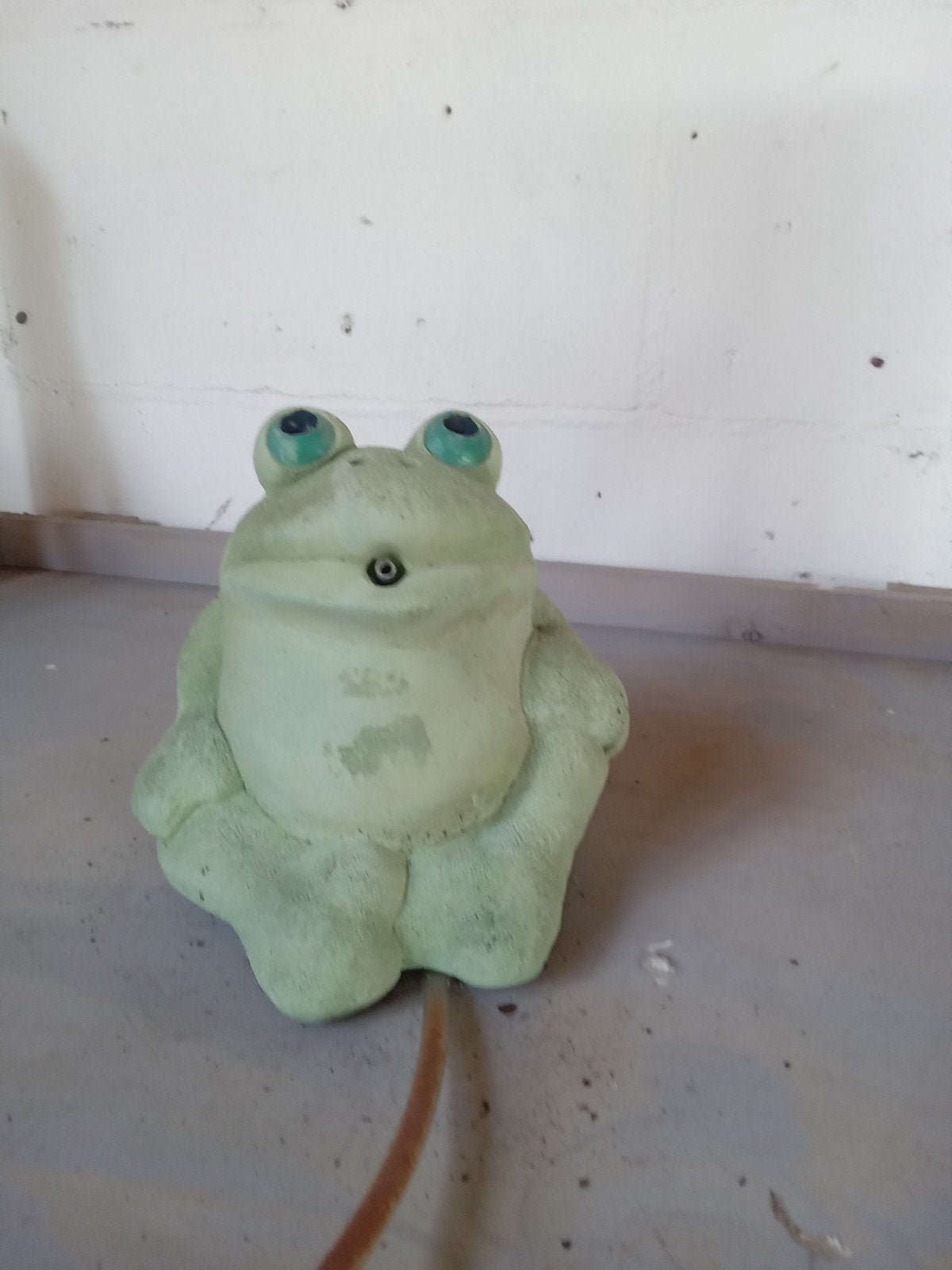Leuke groene kikkersculptuur voor tuin of vijver, Tuin en Terras, Ophalen, Dierenbeeld, Nieuw, Lapis.rosa@hotmail.com