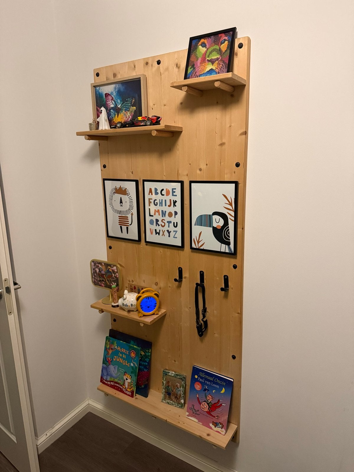 Massief houten wandplank met hangers en plankjes - 180x80cm, Ophalen, Gebruikt