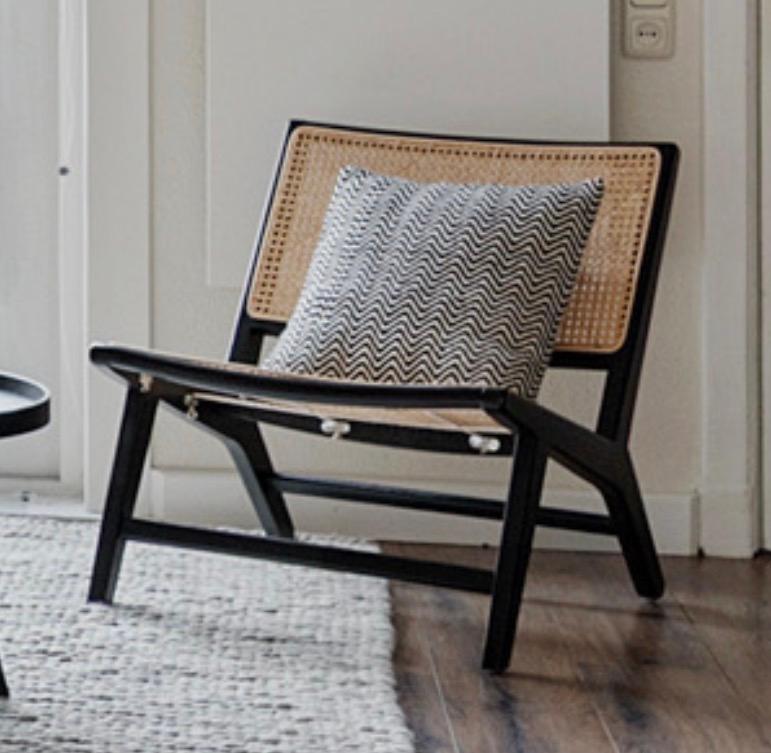 Stijlvolle houten stoel met rieten zitting en rugleuning, Huis en Inrichting, Stoelen, Ophalen, Gebruikt, Zwart, Eén