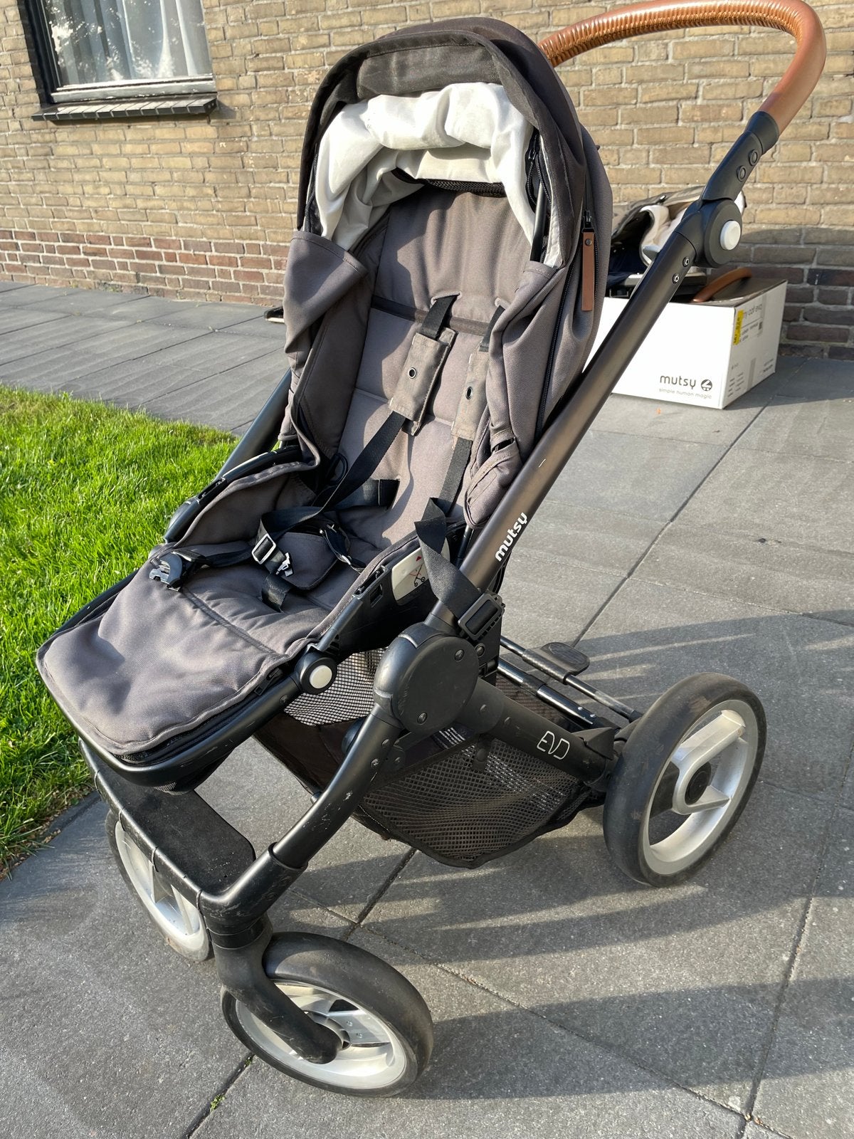 Mutsy Evo kinderwagen met reiswieg en accessoires, Ophalen, Gebruikt, Combiwagen, Met reiswieg