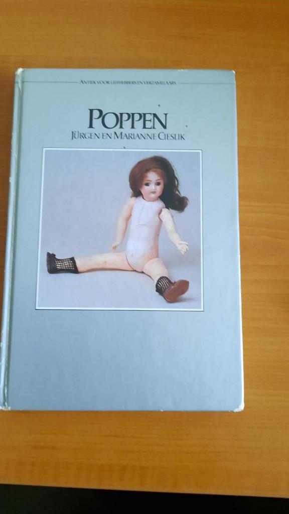 Boek over poppen van Jurgen en Marianne Cieslik, Ophalen of Verzenden, Gebruikt, Accessoires