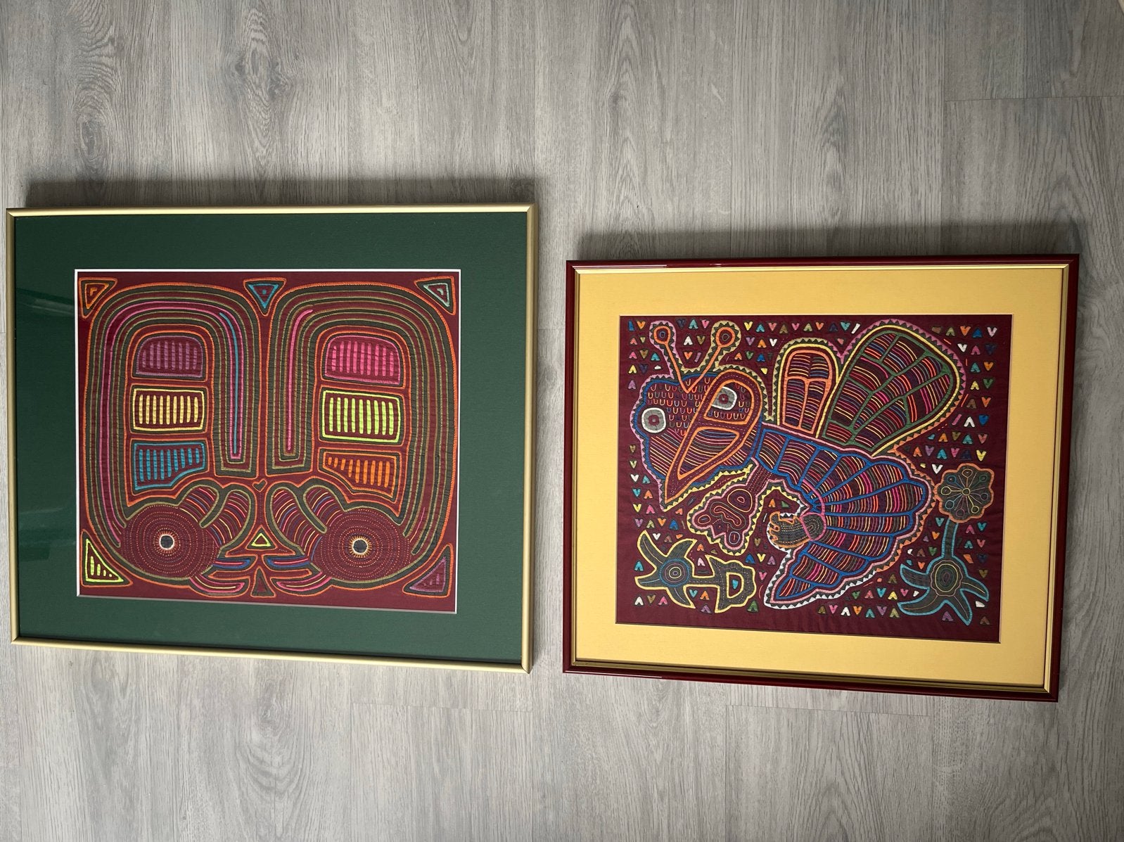 2x Ingelijste Mola textielkunst uit Panama, Antiek en Kunst, Ophalen of Verzenden