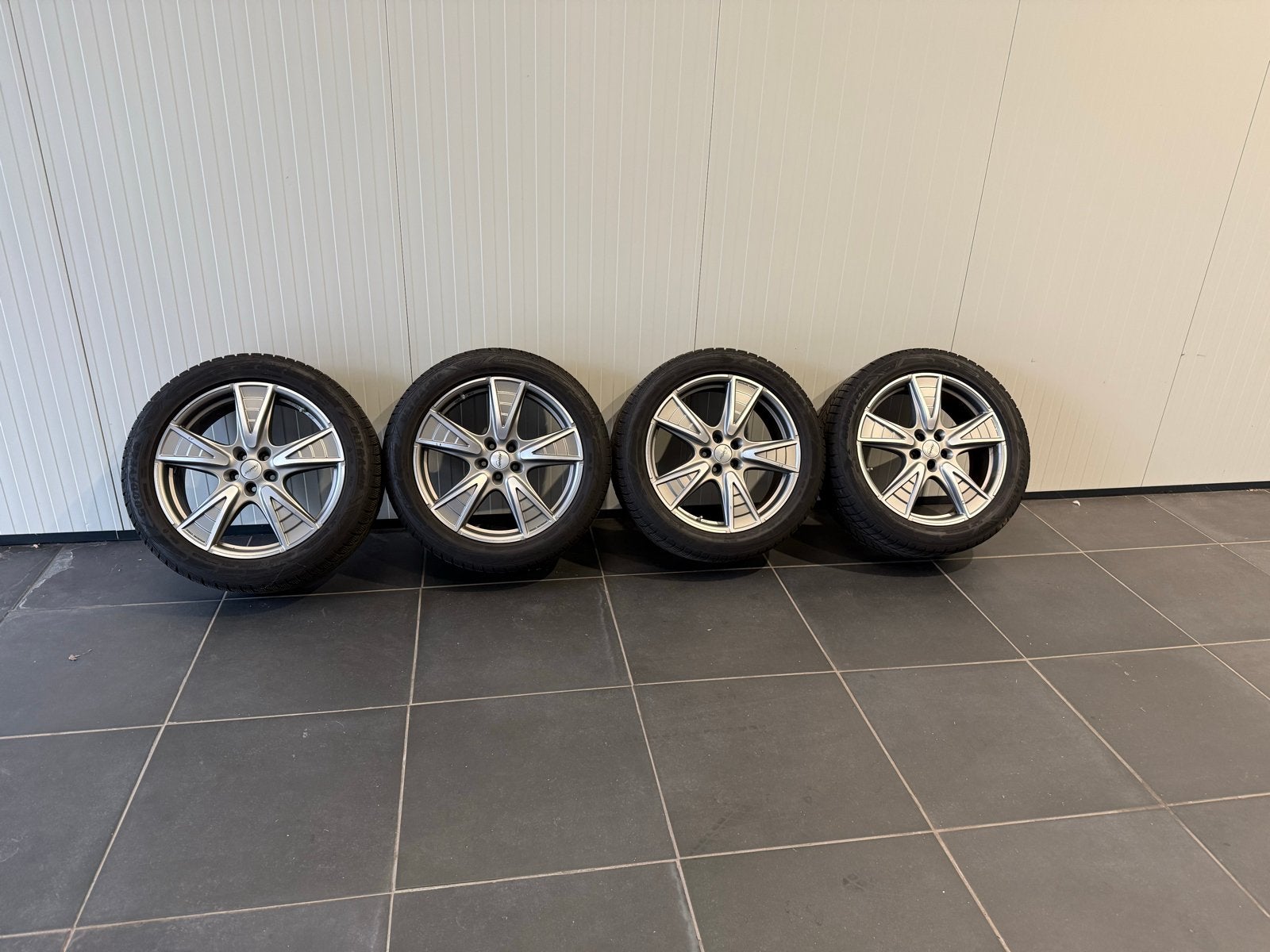 Set Winterbanden op Alu velgen Volvo XC60 /Jaguar i-pa, Auto-onderdelen, Banden en Velgen, Terreinwagen, 20 inch, Gebruikt