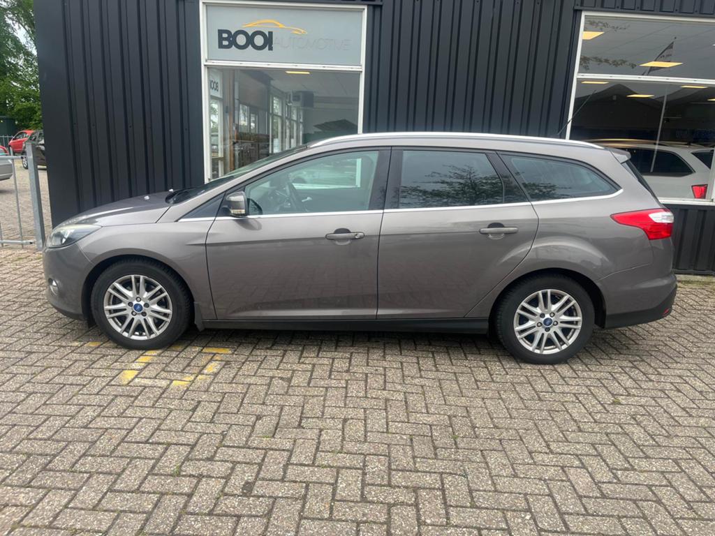 Ford Focus 1.6 Ecoboost 110KW Wagon Clima trekhaak navi, 1596 cc, Zwart, 4 cilinders, Bruin