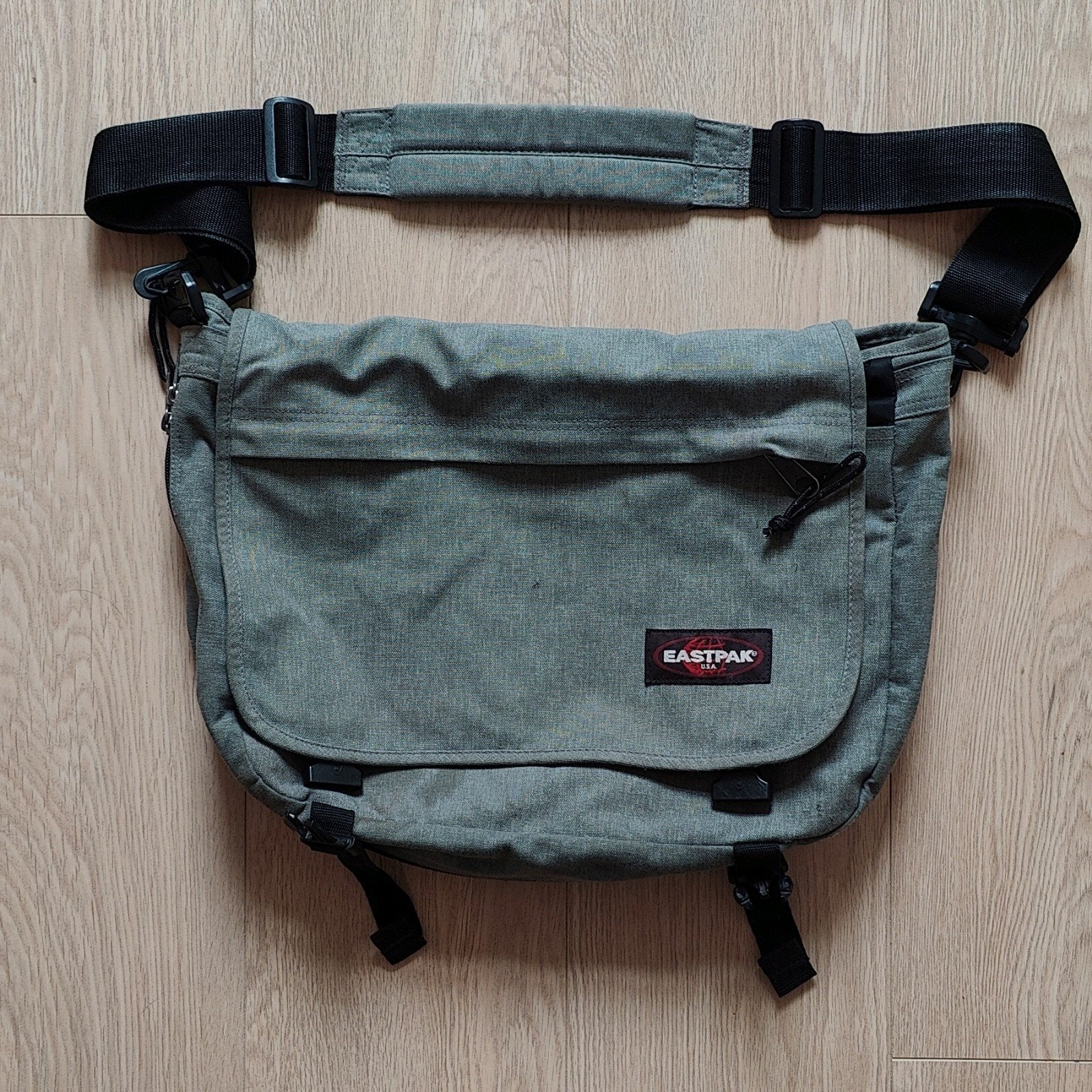 Eastpak schoudertas - Licht Grijs, Ophalen of Verzenden, Gebruikt, Grijs, Overige merken