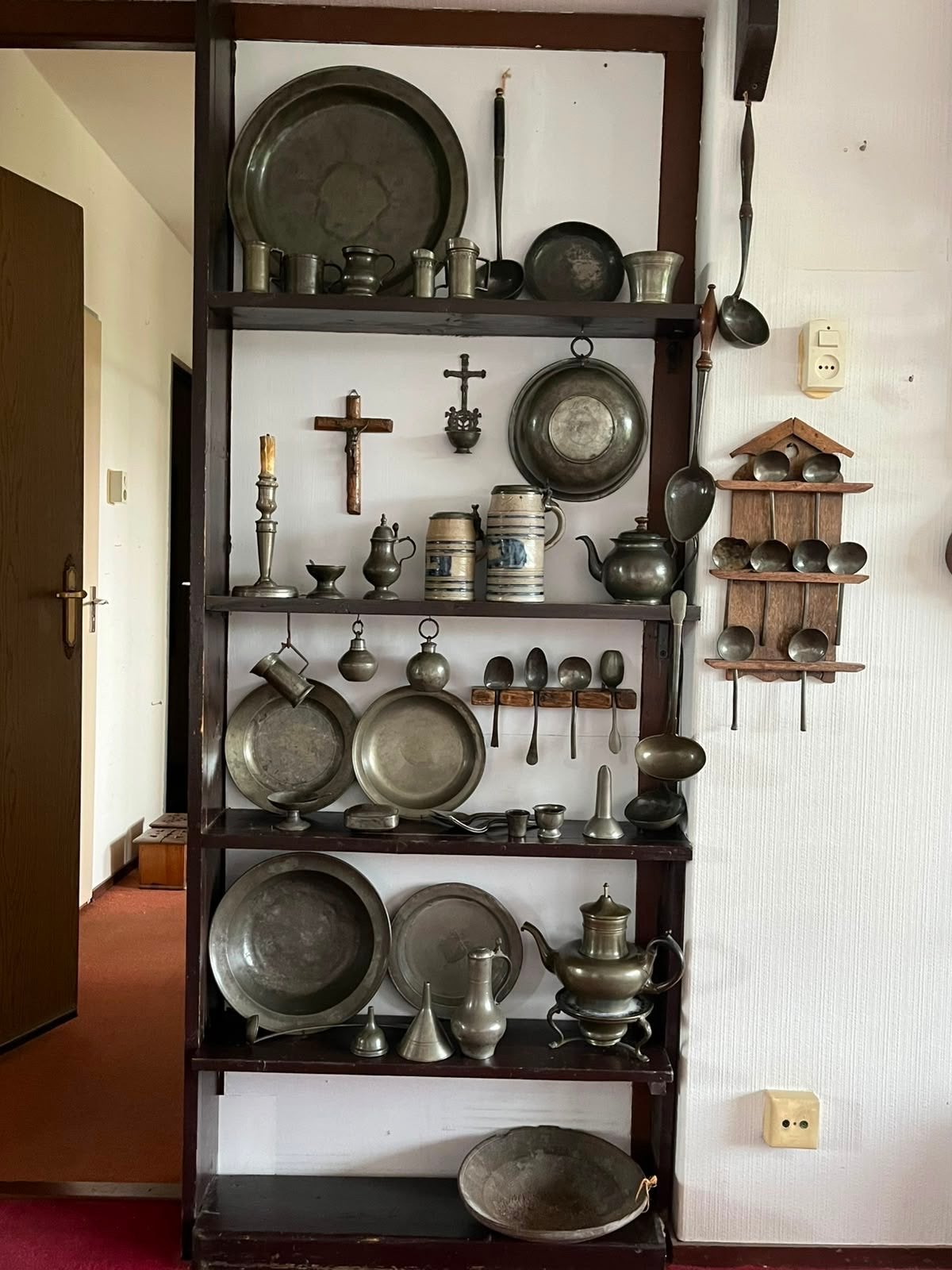 Antieke tinnen collectie, Ophalen