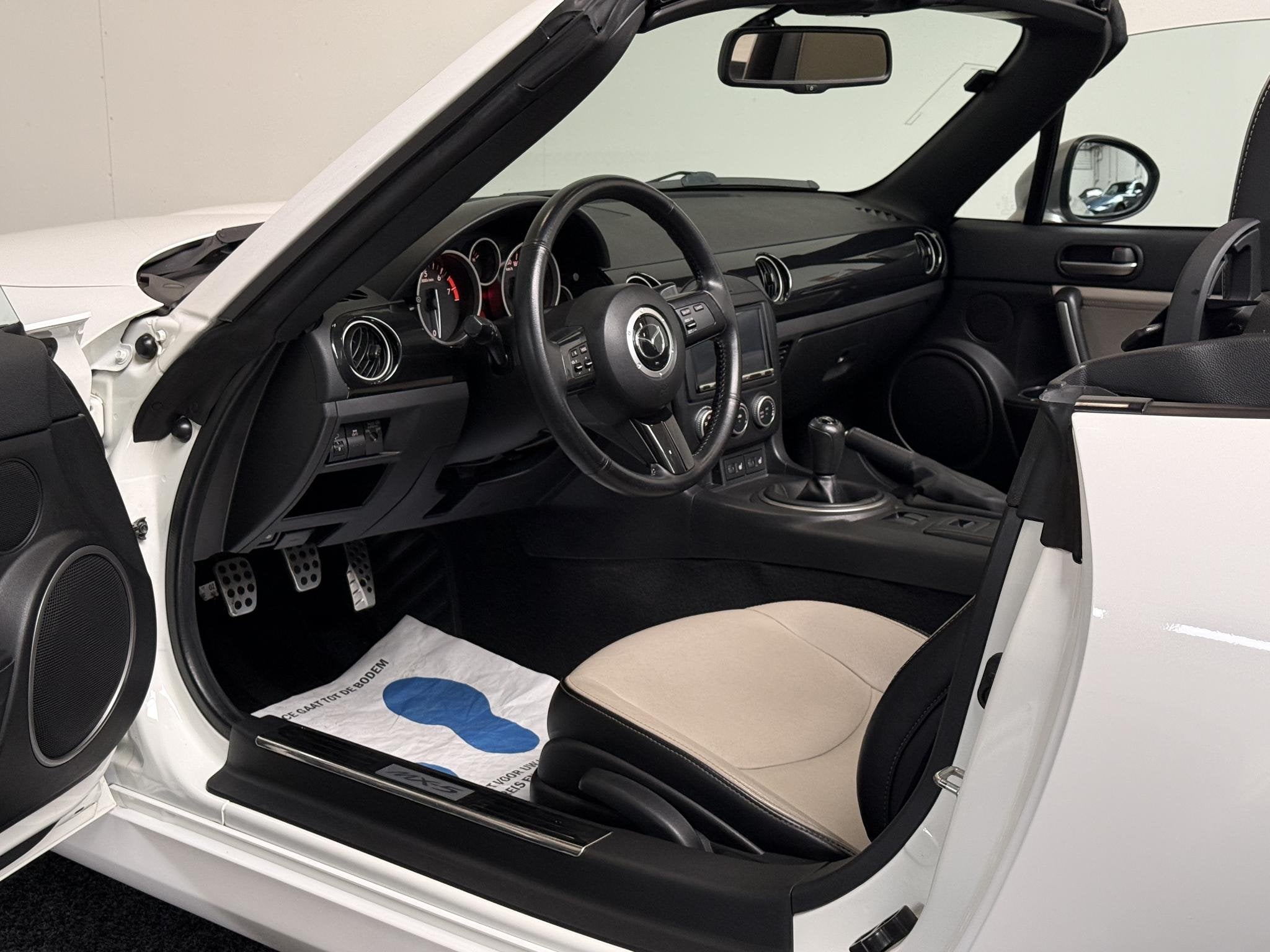 Mazda MX-5 1.8 Silver Edition | LEDER | CARPLAY | CAMERA, Stoelverwarming, Dealer onderhouden, Achterwielaandrijving, Gebruikt