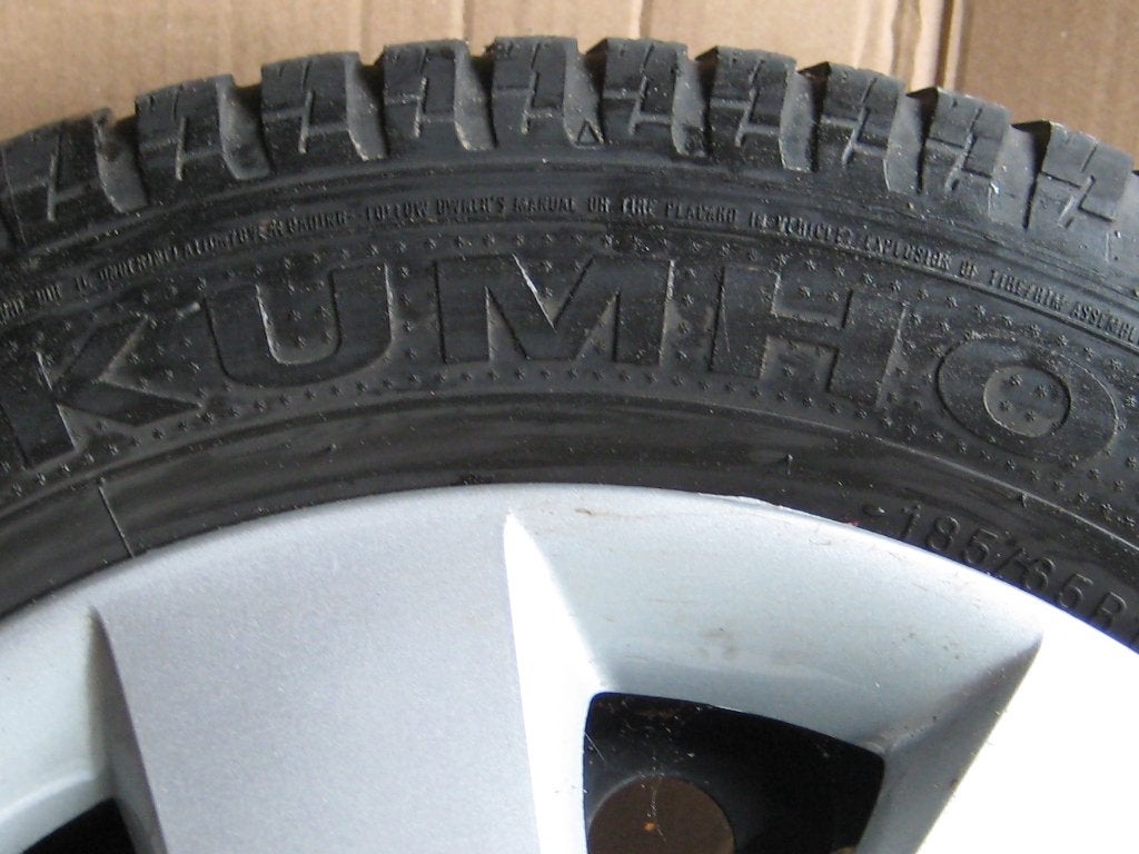 4 X Velg + 3 X wieldop 4 X Winterband Nissan Note, Auto diversen, Wieldoppen, Ophalen, Gebruikt