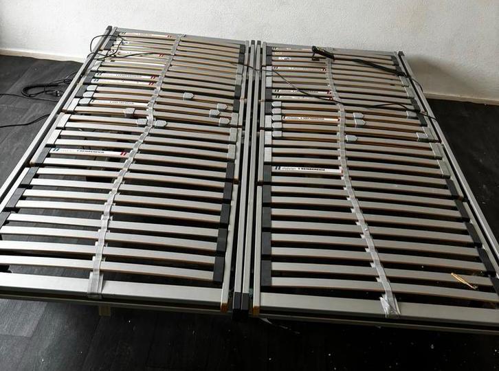 2 elektrische lattenbodems op ijzeren frame(bed), Huis en Inrichting, Slaapkamer | Bedden, Ophalen, Tweepersoons, Overige maten