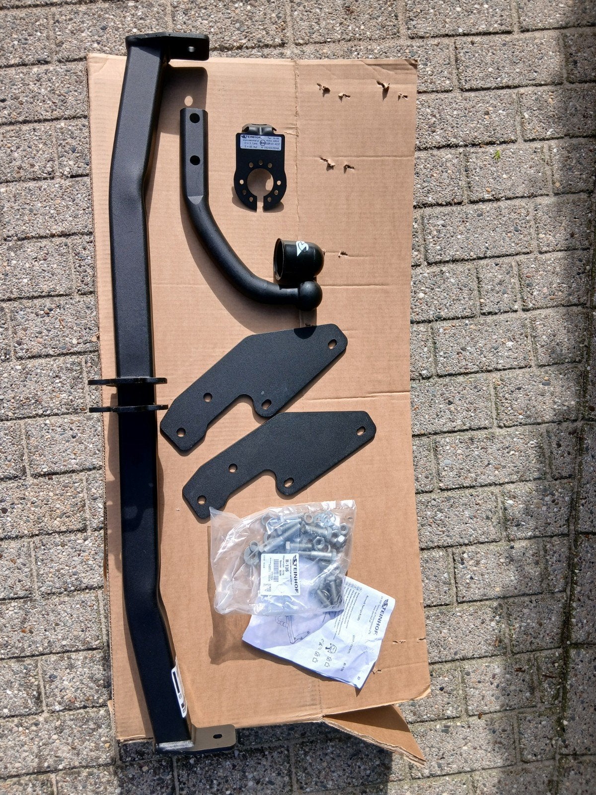 Nieuwe trekhaak voor Renault Twingo 2 overcompleet., Ophalen, Nieuw
