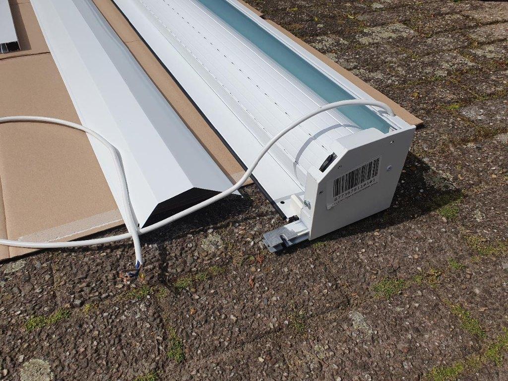 ongebruikt, elektrisch Rolluik wit, Ophalen, Zo goed als nieuw, 200 cm of meer, Elektrische bediening