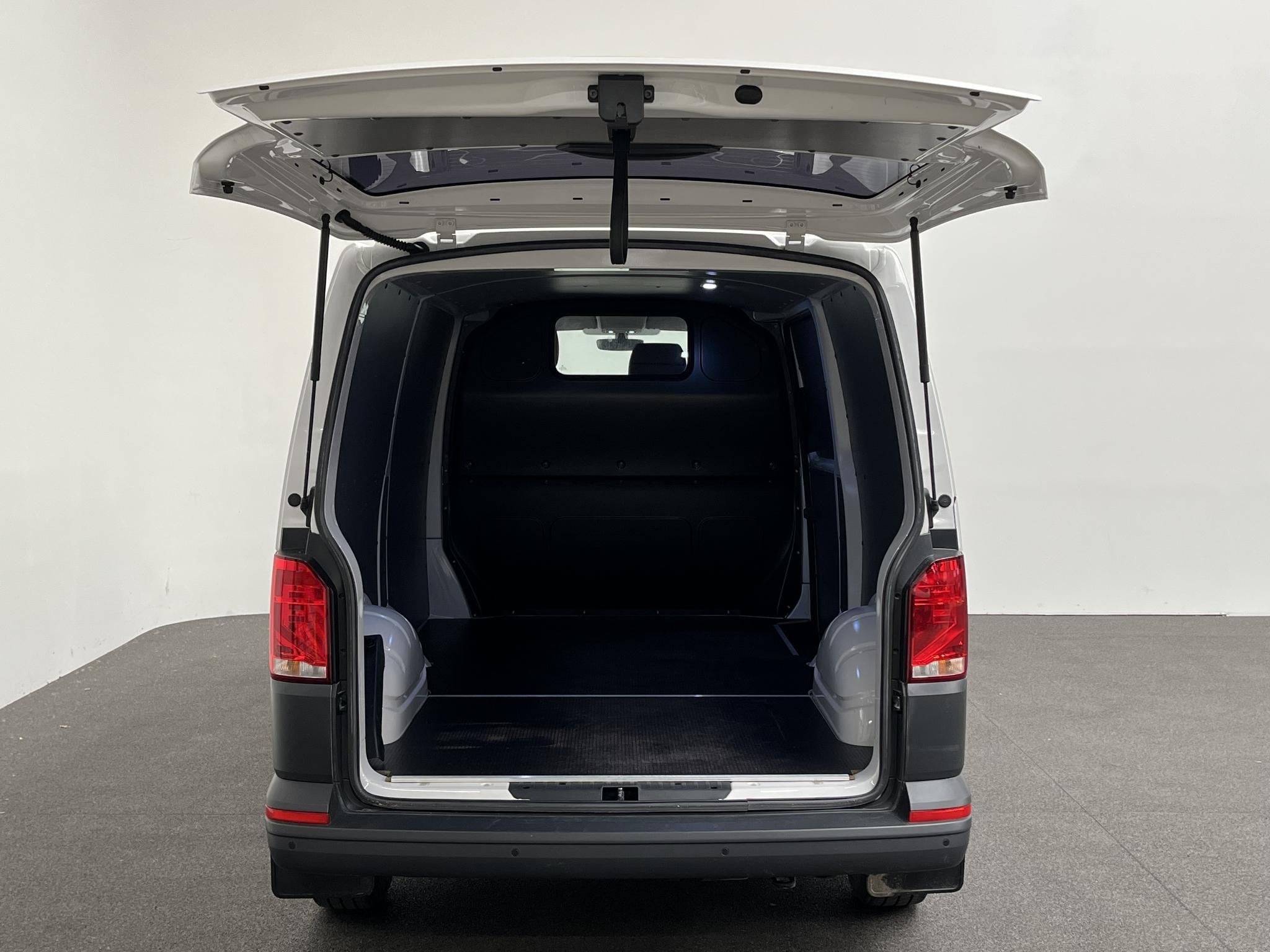 Volkswagen Transporter 2.0 TDI L2H1 150PK Automaat Airco Cru, Auto's, Stof, Gebruikt, 4 cilinders, 150 pk