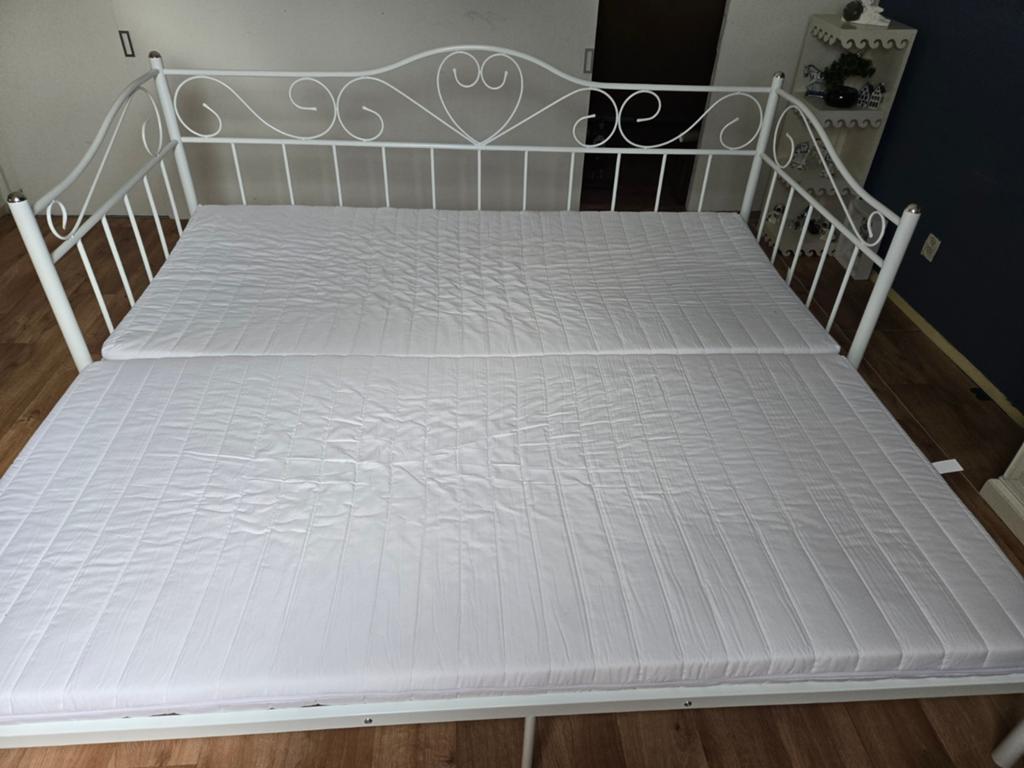 Wit metalen slaapbank / bedbank uitschuifbaar met matrassen, Ophalen, 90 cm, Wit, Tweepersoons