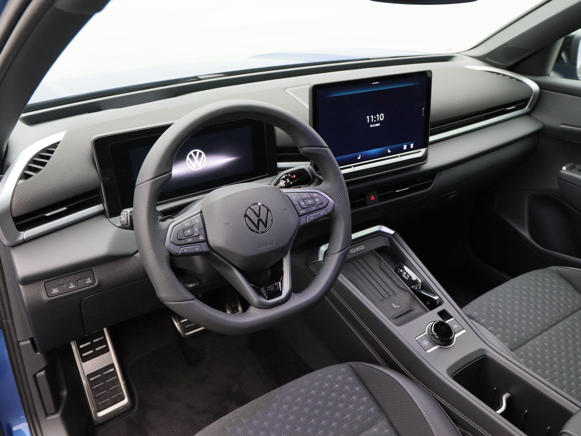 Volkswagen T-Roc R-Line First Edition 1.5 eTSI 150 PK | Blac, 1374 kg, 1498 cc, 4 cilinders, 150 pk