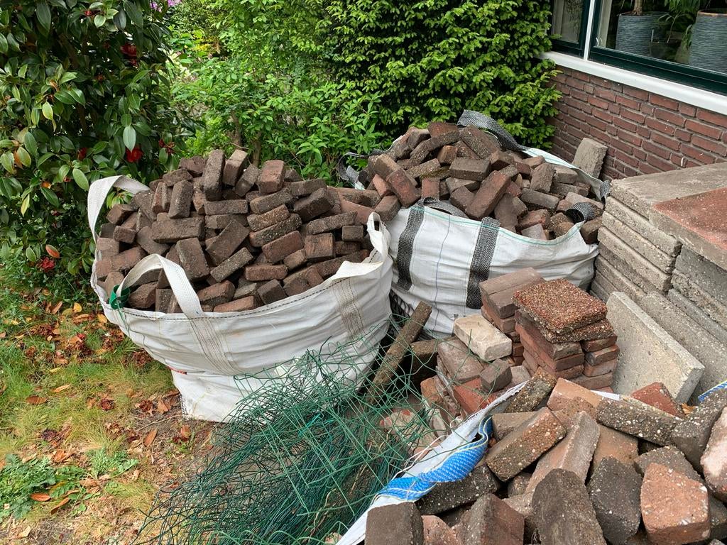 Gratis betonklinkers 4 zakken big bags, Ophalen, Gebruikt, Beton, Klinkers