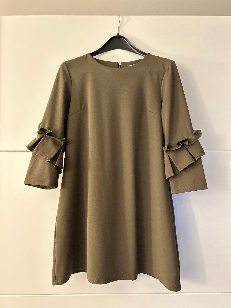 Studio It kaki jurk met mouwen, Kleding | Dames, Maat 38/40 (M), Studio It, Ophalen of Verzenden, Zo goed als nieuw