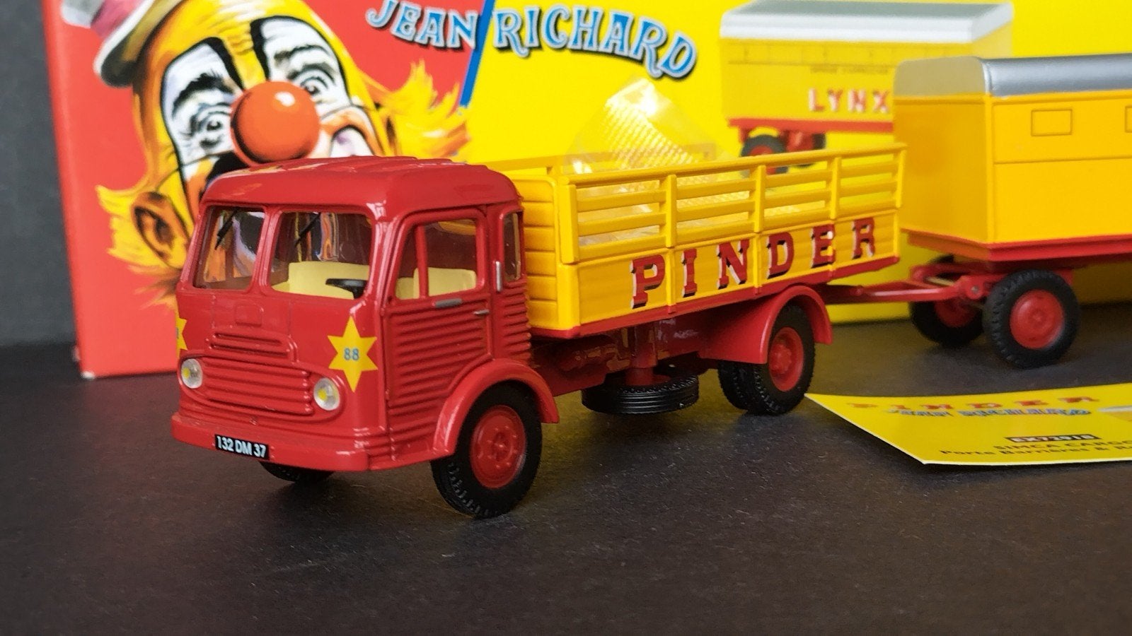 Simca Cargo  circus Pinder Jean Richard 1:50 Corgi Pol, Hobby en Vrije tijd, Corgi, ., Nieuw, Bus of Vrachtwagen