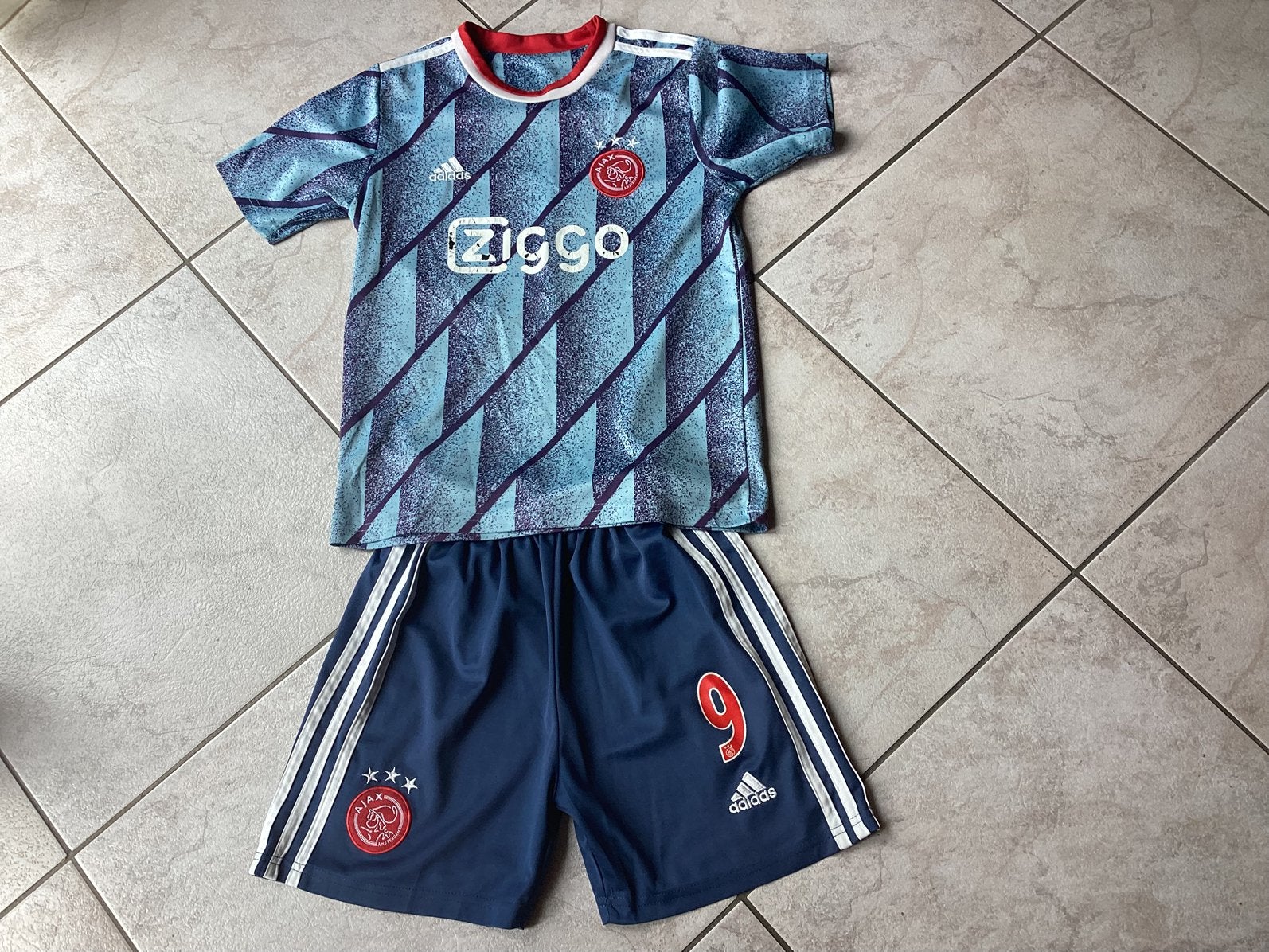 Ajax voetbalpakje shirt en broekje 152, Maat XS of kleiner, Ophalen of Verzenden, Gebruikt, Set