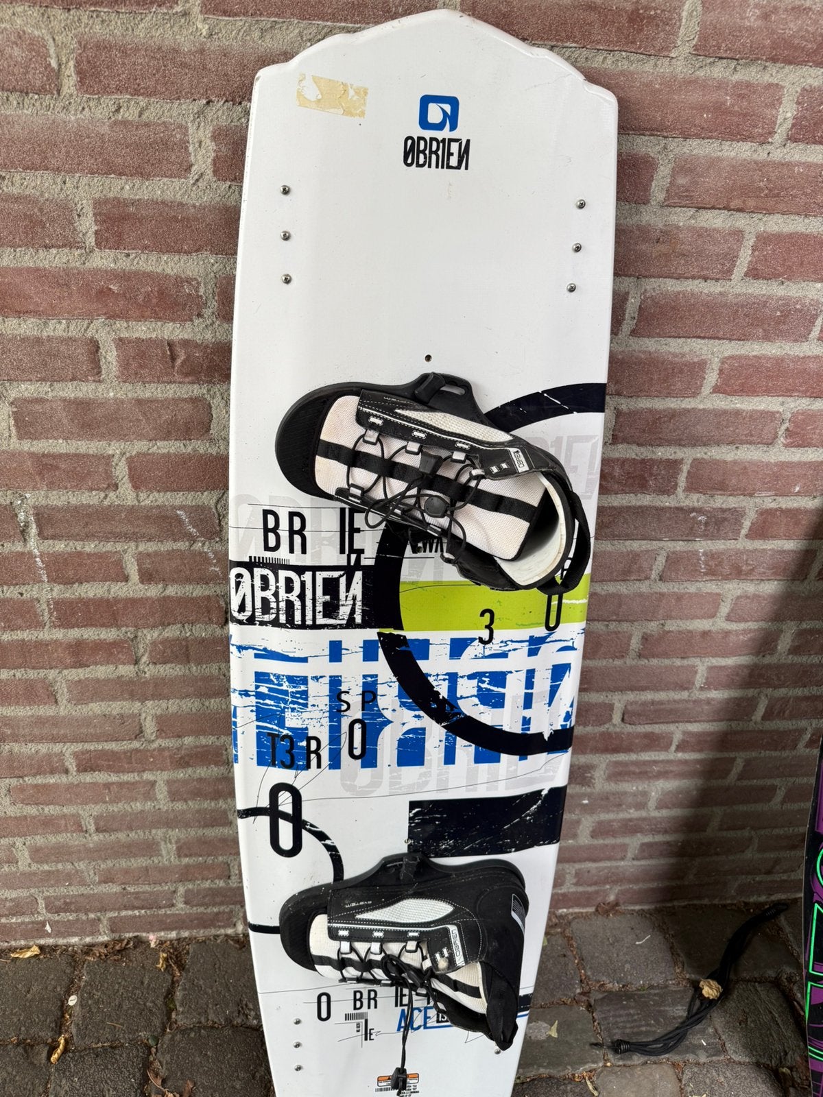 Obrian wakeboard t3r 137 met uni bindingen, Ophalen of Verzenden, Zo goed als nieuw