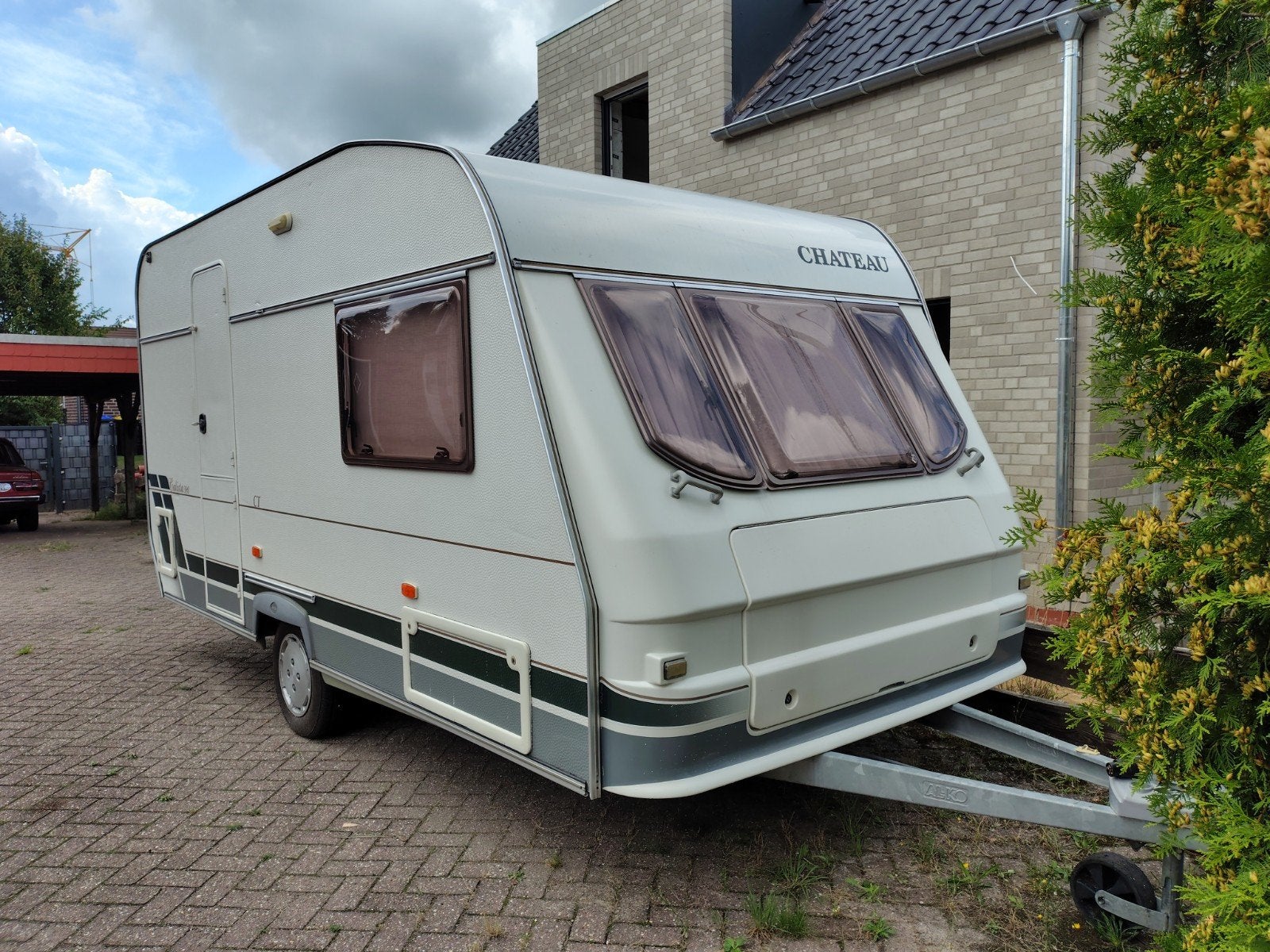 Chateau Calista 390 - Nette caravan - Compleet met inboedel, Rondzit, 750 - 1000 kg, Particulier, 5 tot 6 meter