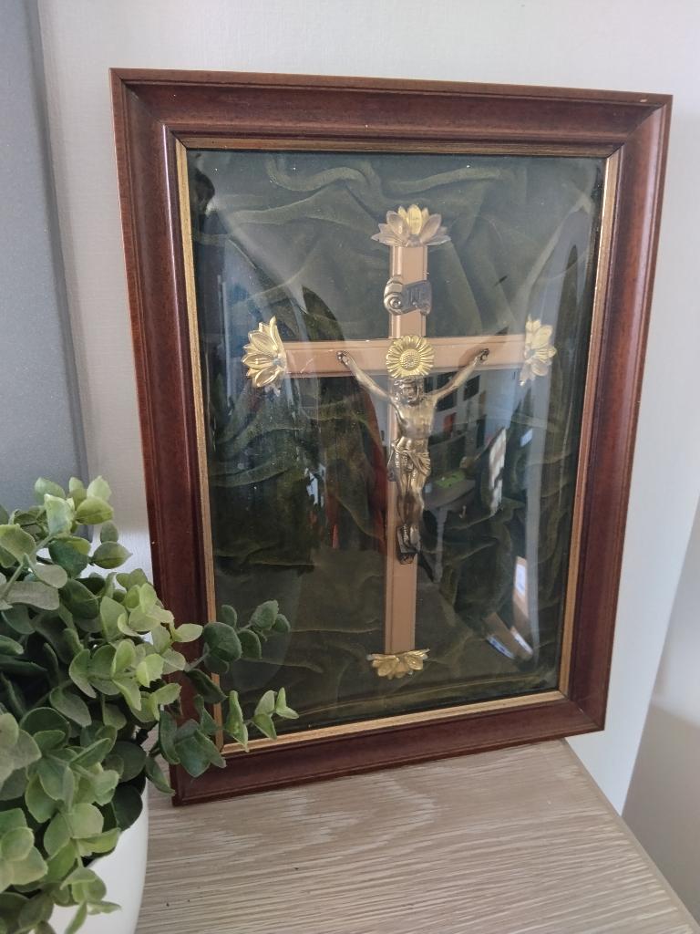vintage houten kader met kruisbeeld in achter bolglas, Ophalen of Verzenden, Zo goed als nieuw, Hout