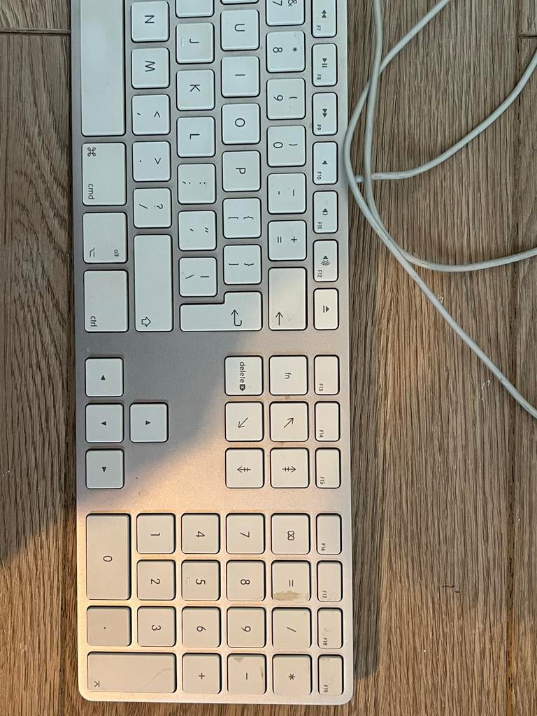 Apple Toetsenbord met Numeriek Toetsenblok, Computers en Software, Toetsenborden, Gebruikt, Multimediatoetsen, Ophalen of Verzenden