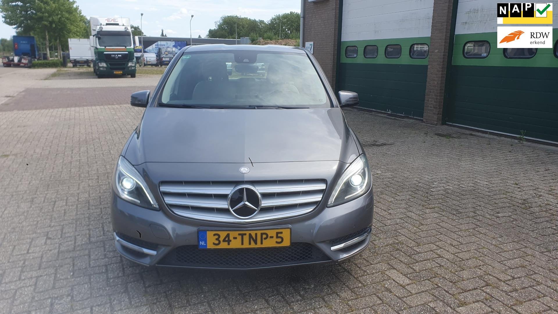 Mercedes-Benz B-klasse 200 Ambition AUTOMAAT/NAVI/LEDER, Auto's, Euro 5, 1325 kg, Gebruikt, Bi-Xenon koplampen