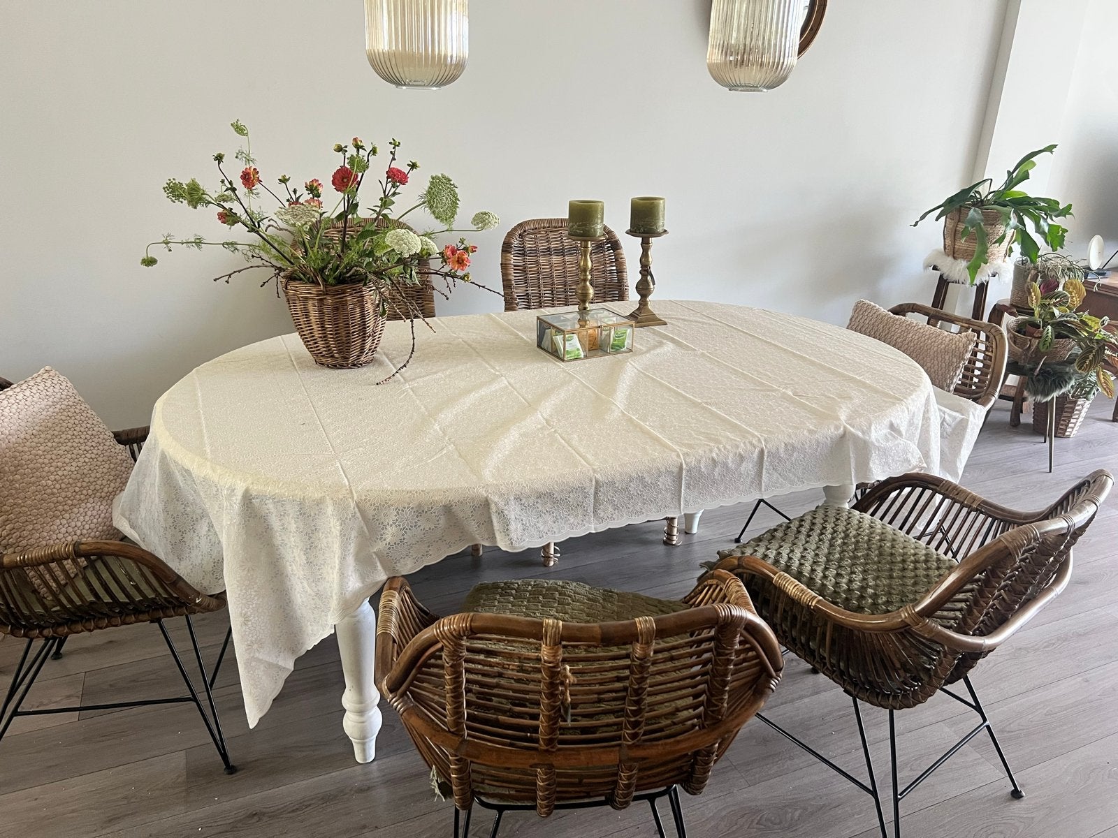 Grote Uitschuifbare eettafel, ovaal, crème wit, Huis en Inrichting, Tafels | Eettafels, Gebruikt, 100 tot 150 cm, Ophalen of Verzenden