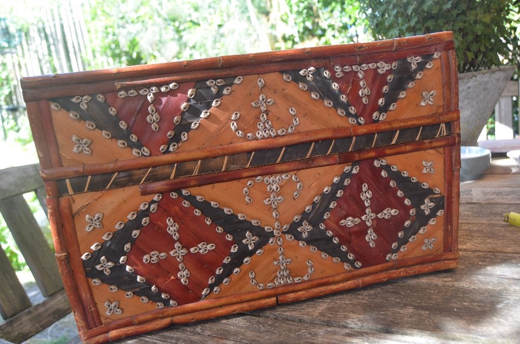 Mooie oude kist / doos met schelpen Aziatisch, Hout, Handgemaakt, Doos, Ophalen of Verzenden