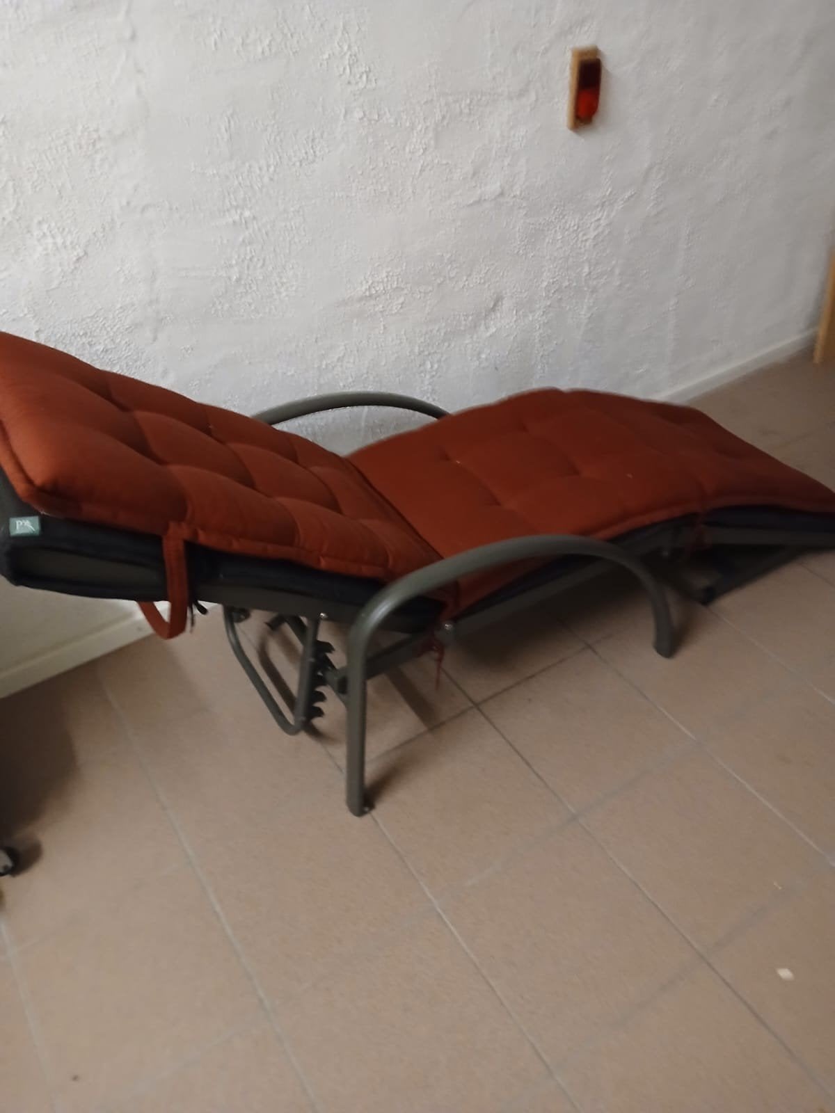 Ligstoel met kussen - Comfortabel en verstelbaar, Tuin en Terras, Ophalen, Gebruikt, Metaal, Verstelbaar