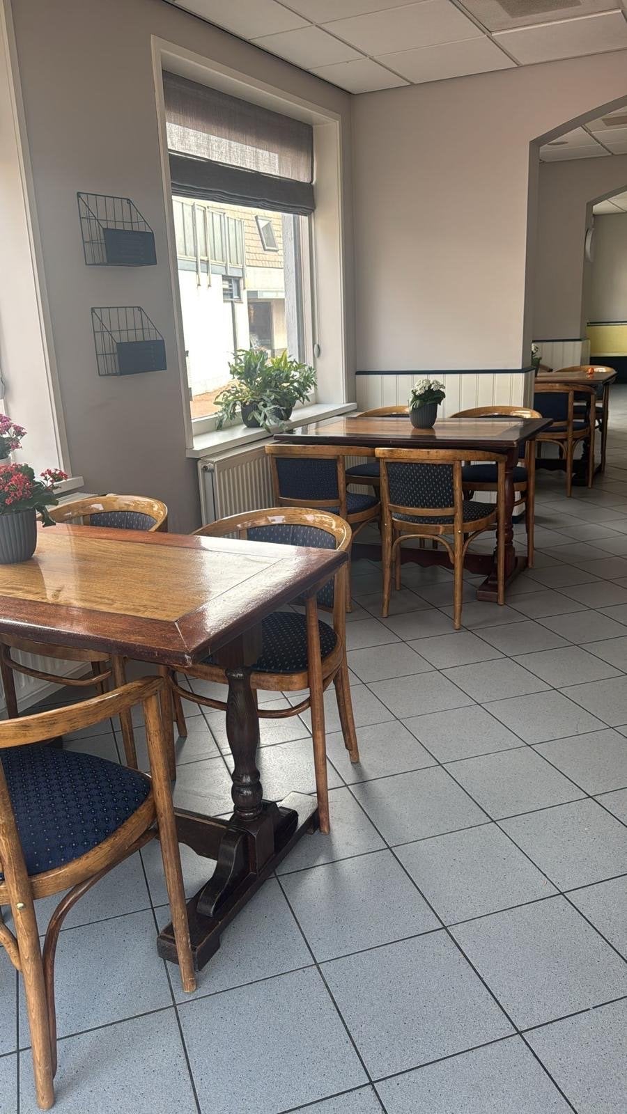Partij van 13 stoelen en 5 tafels, Ophalen, Gebruikt, 100 tot 150 cm, 150 tot 200 cm