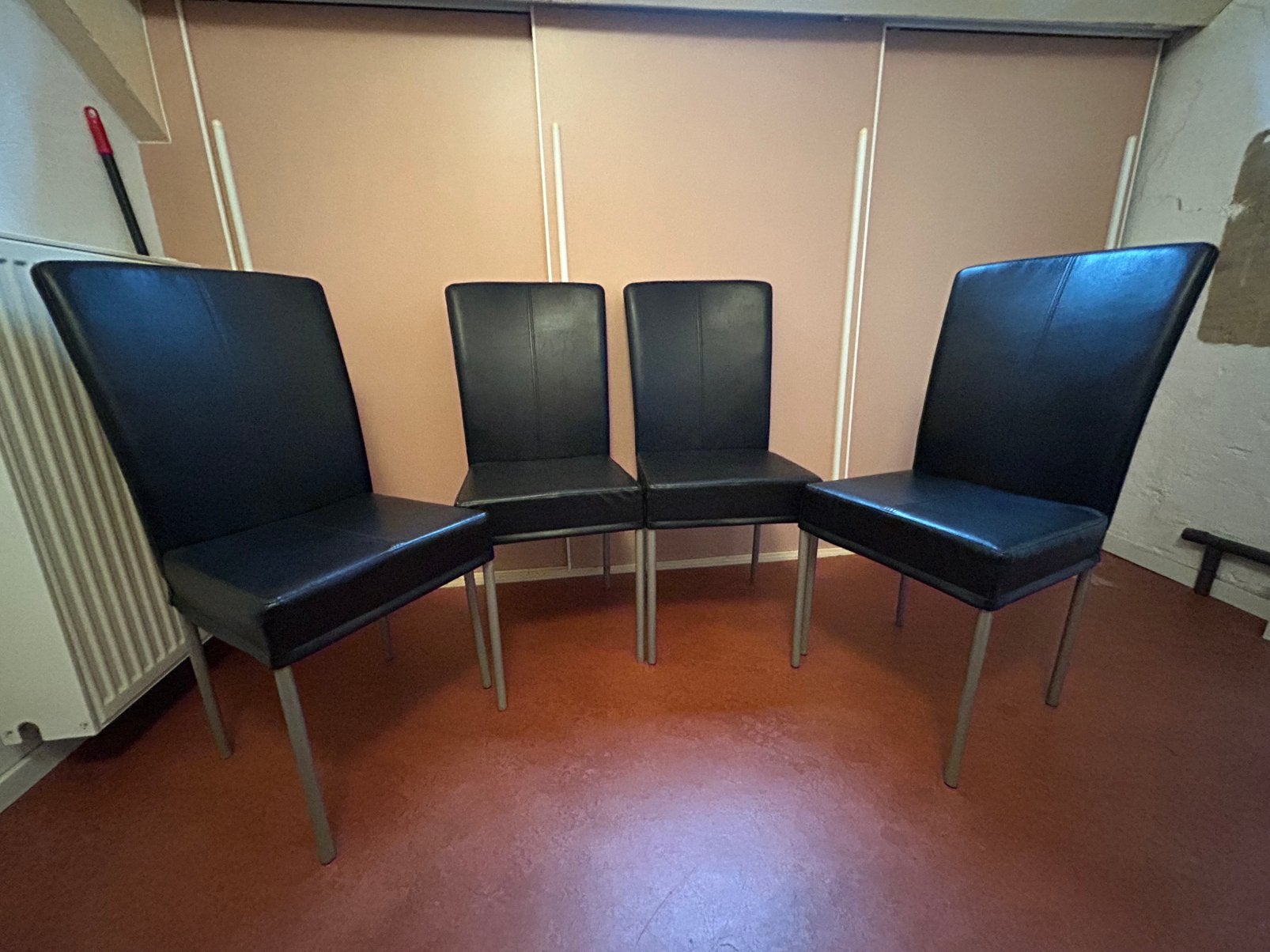 Set van 4 zwarte eetkamerstoelen, Huis en Inrichting, Ophalen, Zo goed als nieuw, Zwart