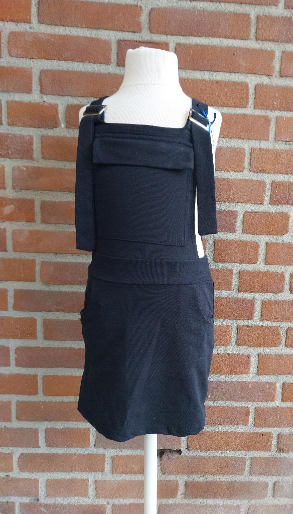 Stijlvolle zwarte salopettejurk maat 110-116 NIEUW, Kinderen en Baby's, Kinderkleding | Maat 110, SO, Meisje, Nieuw, Jurk of Rok