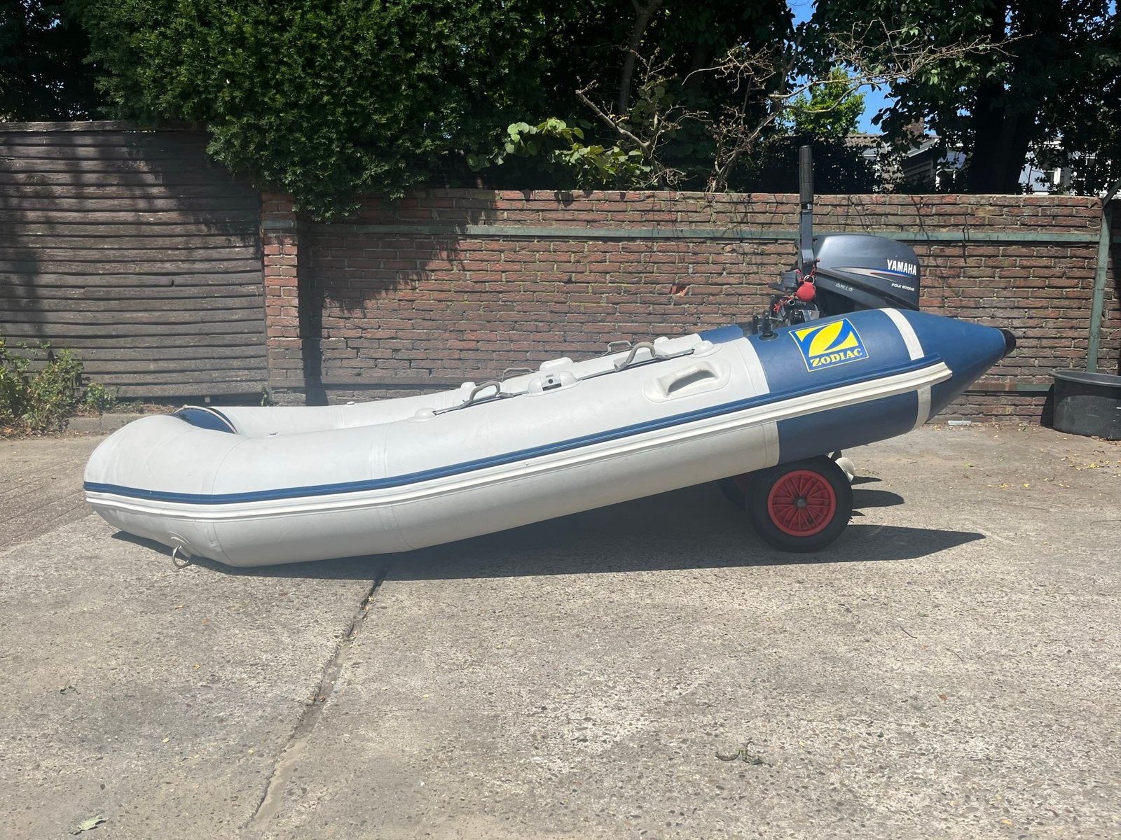 Zodiac rubberboot met Yamaha 8 pk - vaarklaar (+ wielen), Watersport en Boten, Ophalen, Buitenboordmotor, Brandstoftank, Zodiac
