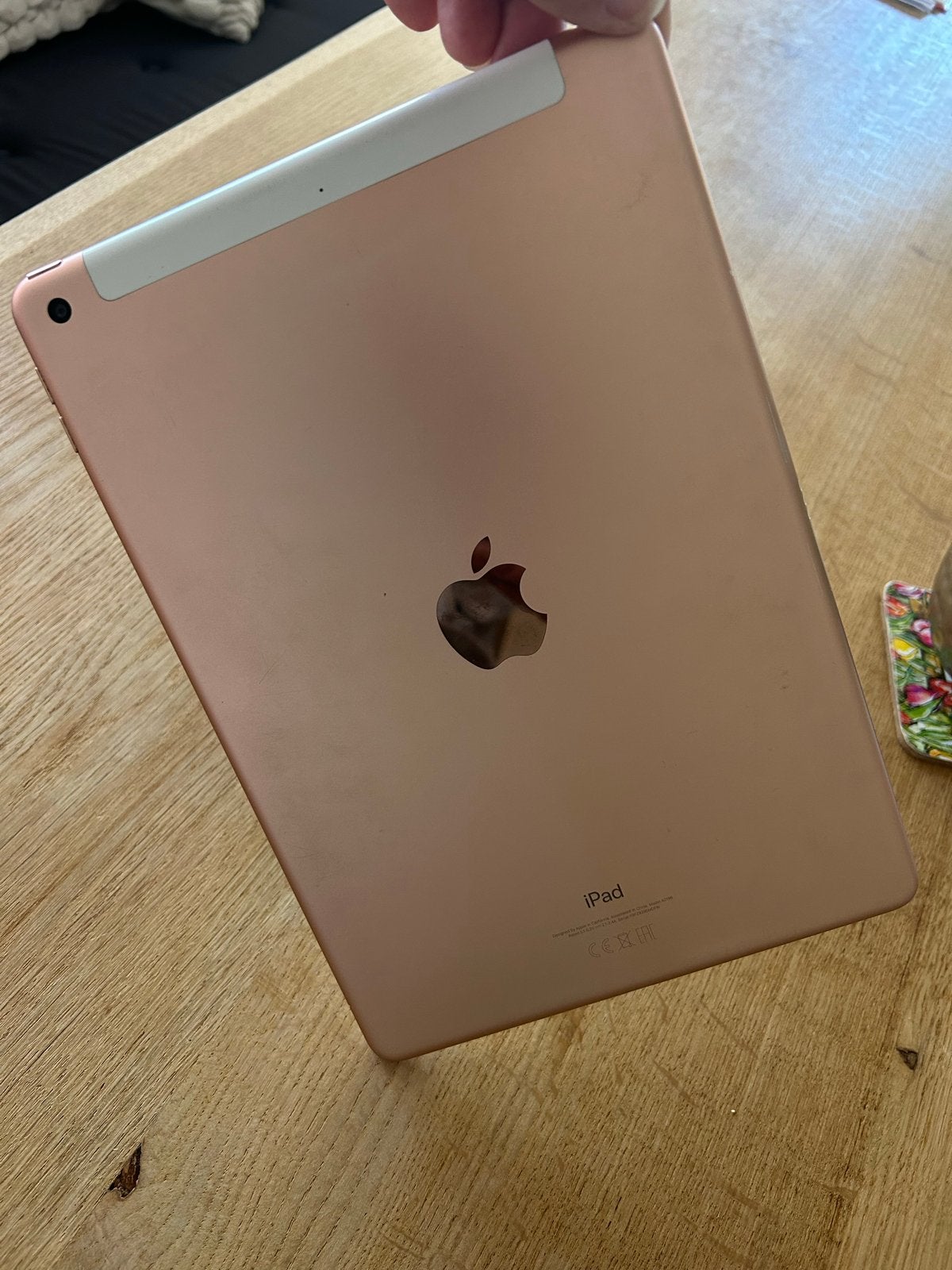 Foto 4 van Defecte iPad (Model A2198) - Voor onderdelen of reparatie