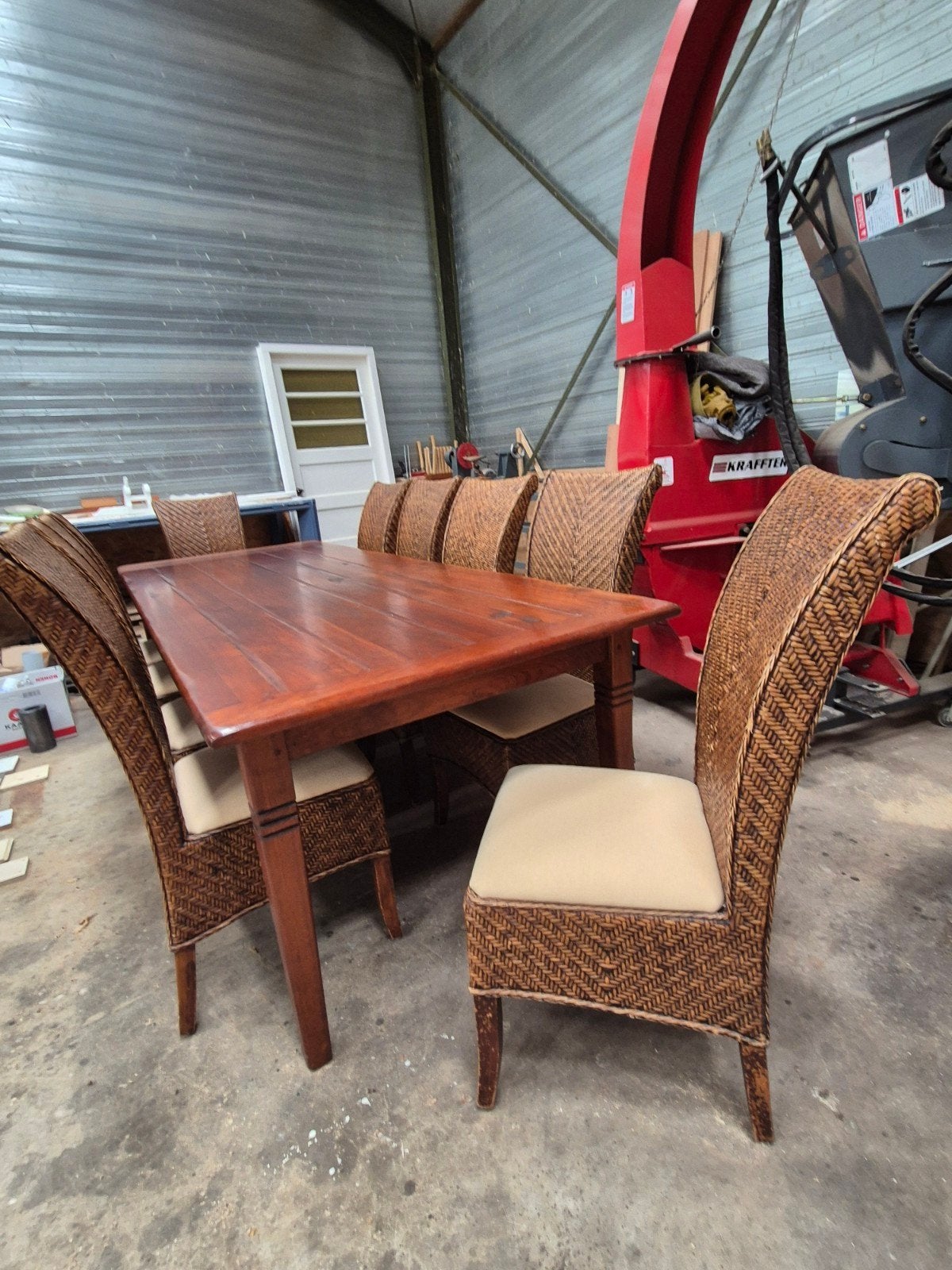 Eettafel set. (tafel+10 stoelen) antiek 

Afmeting tafel:
26, Ophalen, 4 tot 6 stoelen