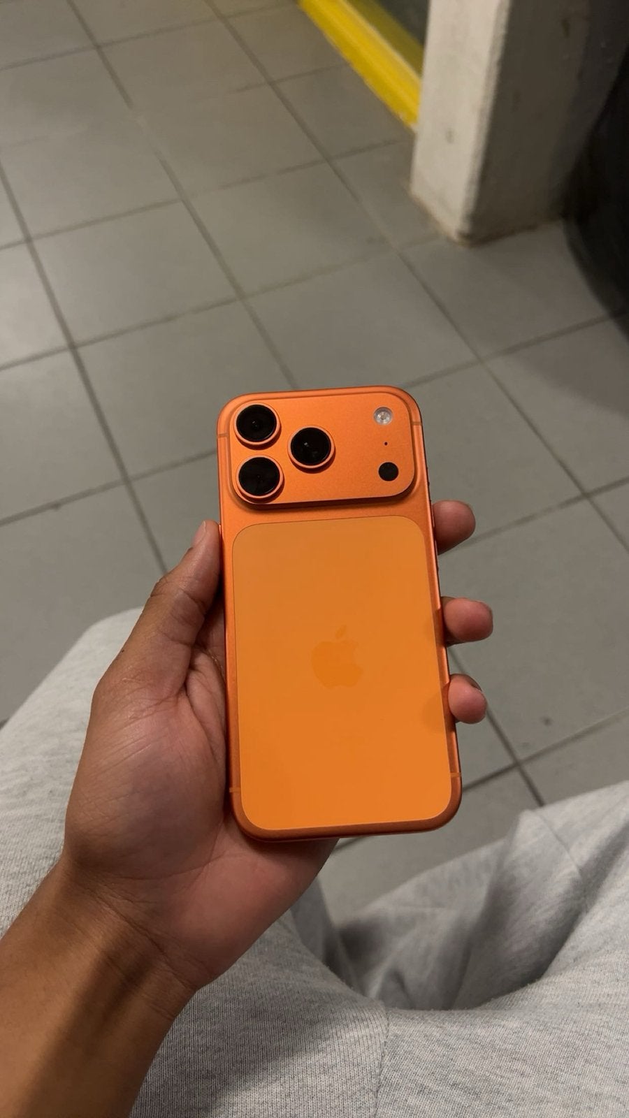 Iphone 17 pro, Ophalen of Verzenden, Zo goed als nieuw