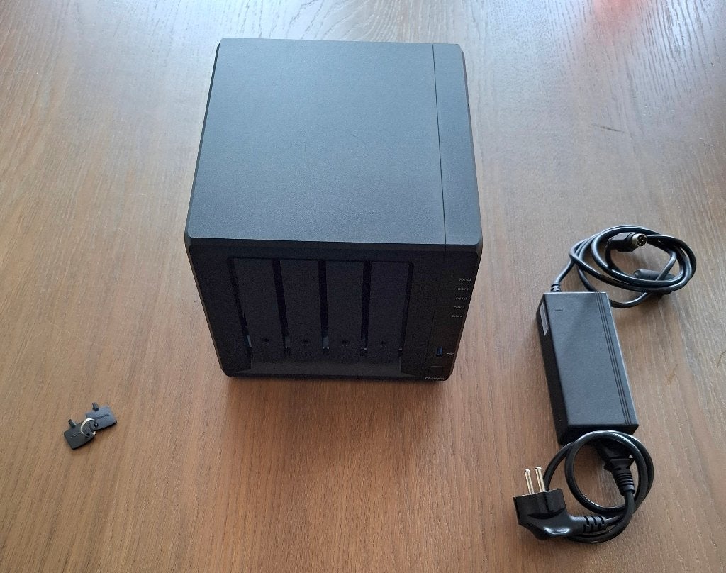 NAS Synology DiskStation 418Play, Computers en Software, NAS, Ophalen of Verzenden, Zo goed als nieuw