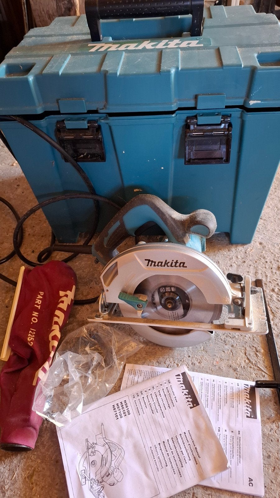 Makita HS6601 Cirkelzaag met koffer en handleiding, Ophalen, Gebruikt, Cirkelzaag, 600 tot 1200 watt