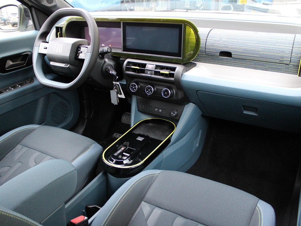 Fiat Grande Panda 1.2 Hybrid ICON VOORRAAD KORTING, 12 maanden, Stof, 600 kg, Zwart