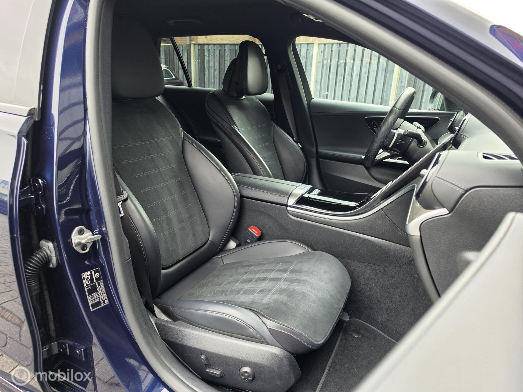 MERCEDES C-KLASSE ESTATE 300e AMG 313PK SFEER LED CAMERA NAP, Auto's, Automaat, Achterwielaandrijving, 4 cilinders, Blauw