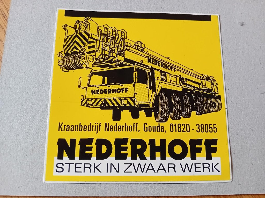 Kraanbedrijf Nederhoff Gouda sticker 12cm sterk in zwaar wer, Ophalen of Verzenden, Zo goed als nieuw, Bedrijf of Vereniging