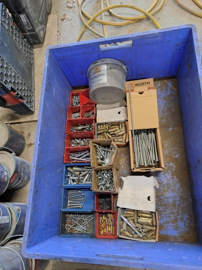 Krat vol met bouwgerelateerde materialen, Ophalen, Nieuw