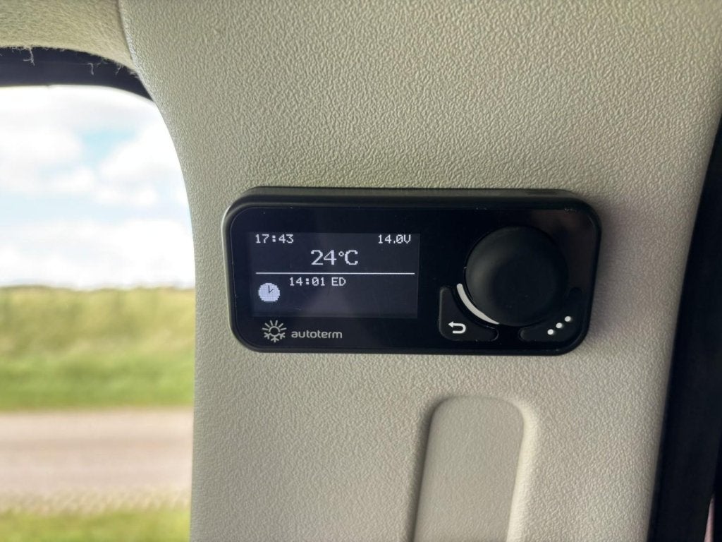 Foto 17 van Volkswagen T5 | 2015 | Euro 4 | 4 slaapplaatsen | Org.NL