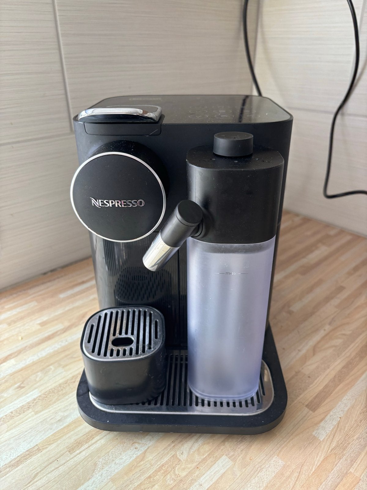 Nespresso De'Longhi EN650.B Lattissima Gran Lattissima, Ophalen, Gebruikt, Espresso apparaat, 2 tot 4 kopjes