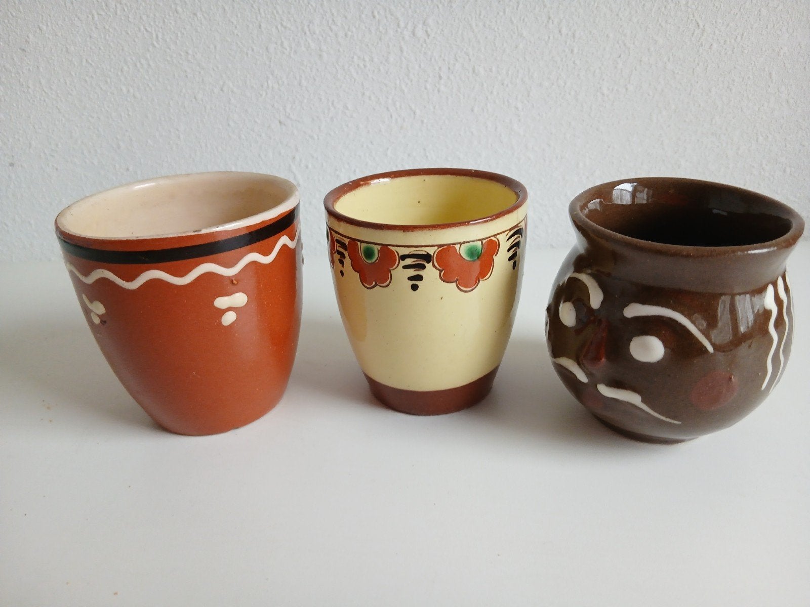Drie vintage bekers aardewerk hoogte 8 cm, Ophalen of Verzenden