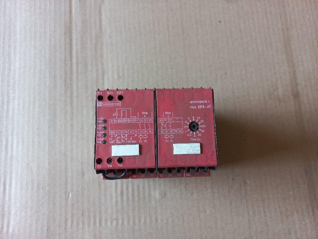 Schneider Electric Preventa XPS Veiligheidsrelais XPSAT5110, Hobby en Vrije tijd, Ophalen of Verzenden, Gebruikt